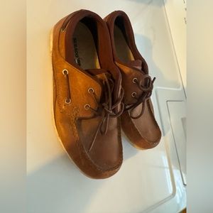 Hi I’m selling a pair of sebago duck sides.